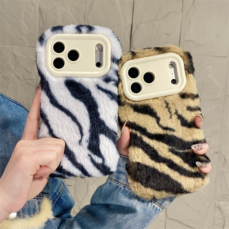 豪華なゼブラ柄ふわふわプラッシュスマホケース iPhone  - Phone Cases Iphone 14 のレビューと価格