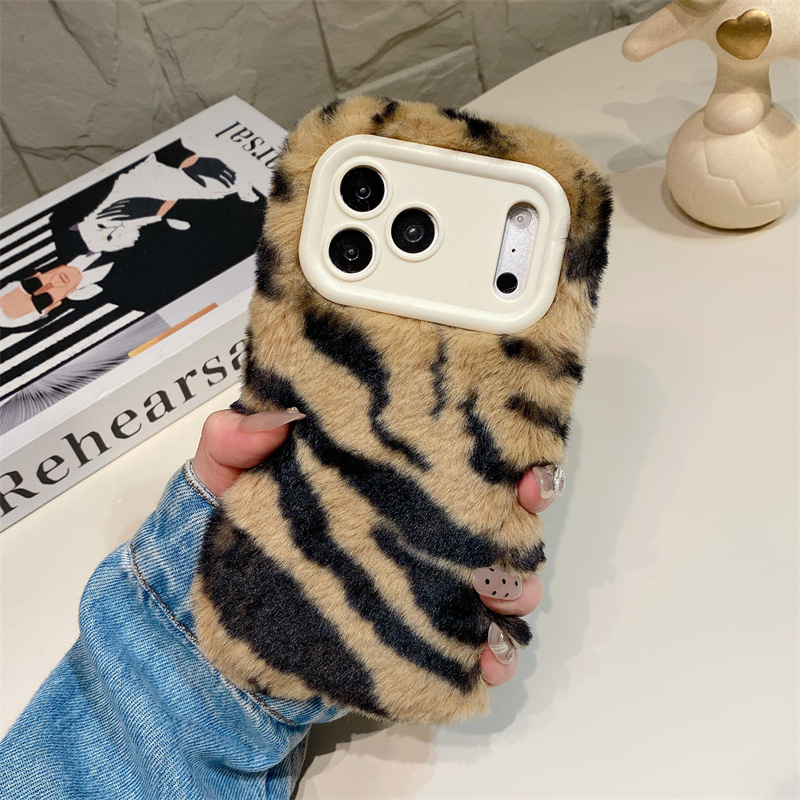 豪華なゼブラ柄ふわふわプラッシュスマホケース iPhone  - Phone Cases Iphone 14 のレビューと価格