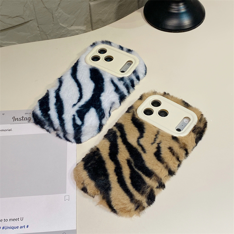 豪華なゼブラ柄ふわふわプラッシュスマホケース iPhone  - Phone Cases Iphone 14 のレビューと価格