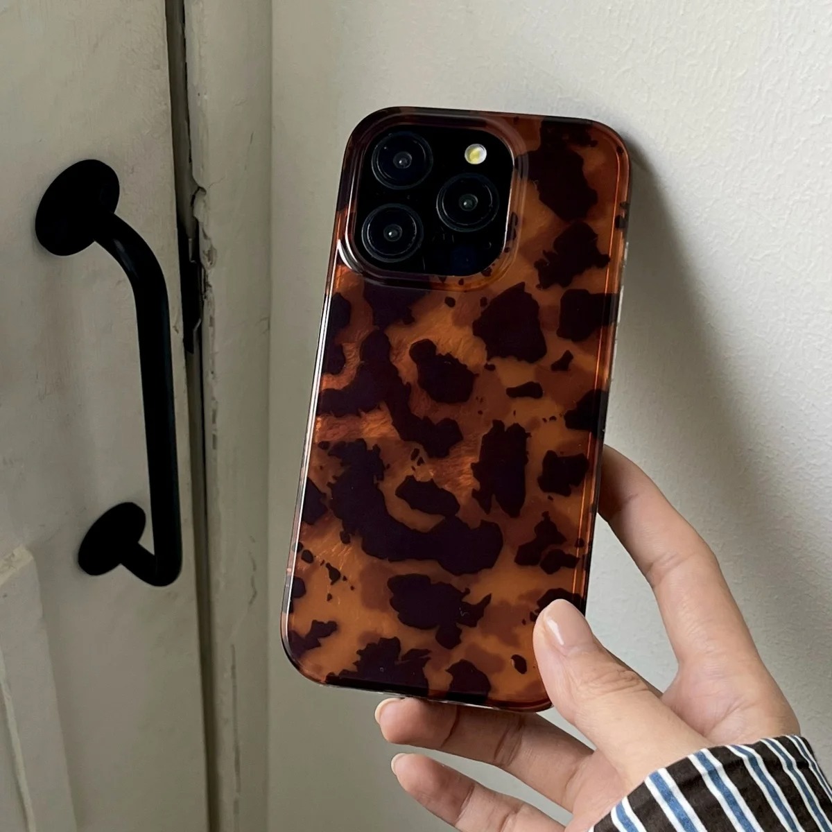 レトロなアンバーテクスチャのレーザー加工スマホケース iPh - Phone Cases Like Loopy のレビューと価格