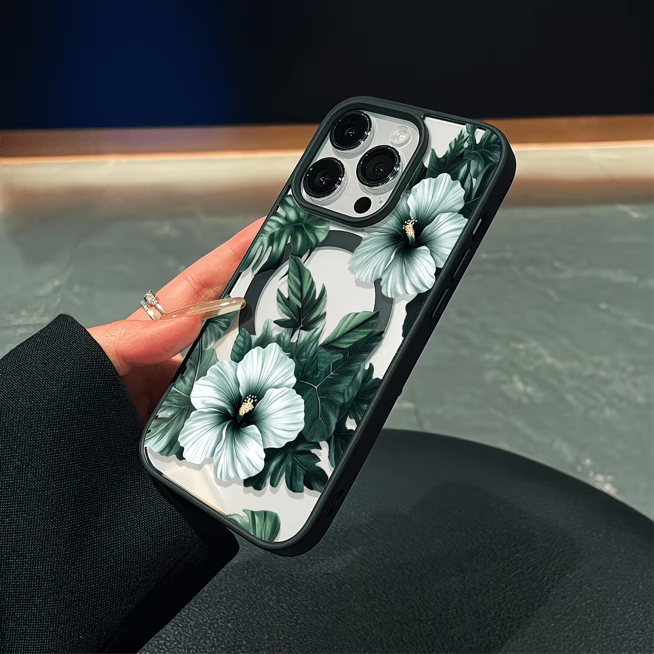 グリーンフローラルプリントのiPhoneケース iPhone - Phone Cases Like Loopy のレビューと価格