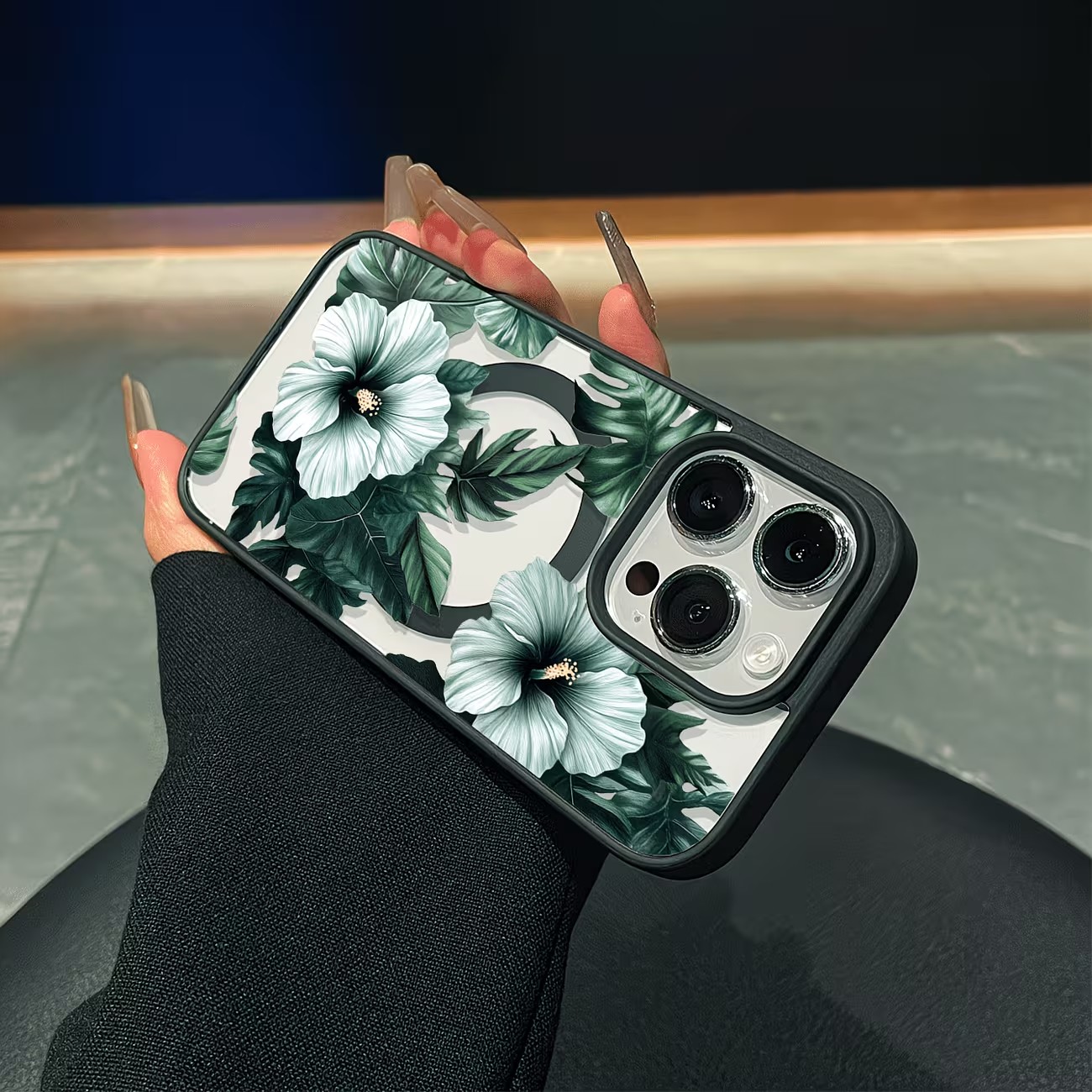 グリーンフローラルプリントのiPhoneケース iPhone - Phone Cases Like Loopy のレビューと価格